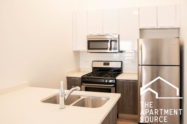 Foto del edificio - 2700 W North Ave