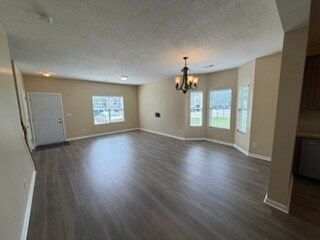 Sala de estar - 502 Brittany Way