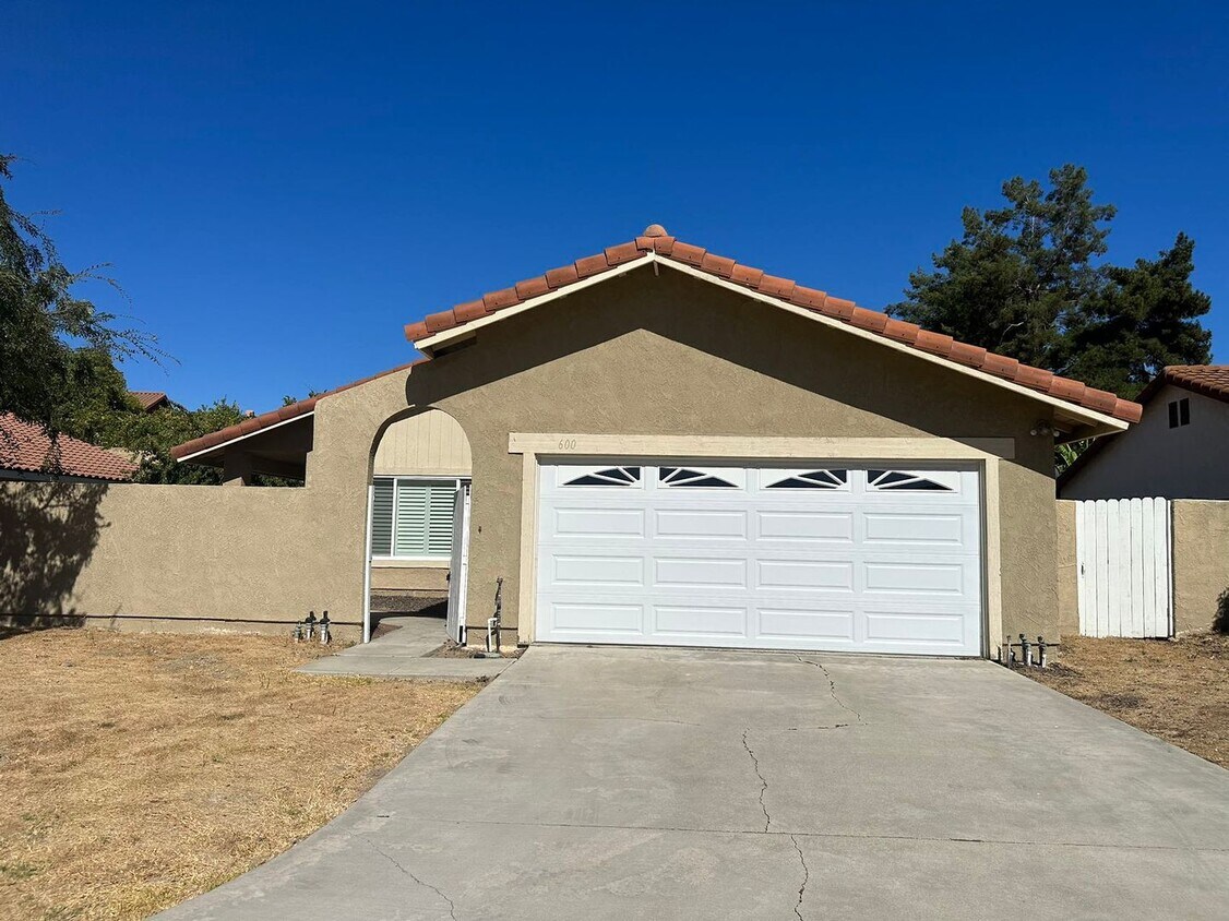 Foto principal - 3 BEDROOM HOME FOR LEASING IN WALNUT