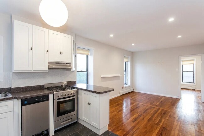 Building Photo - 43 Underhill Ave