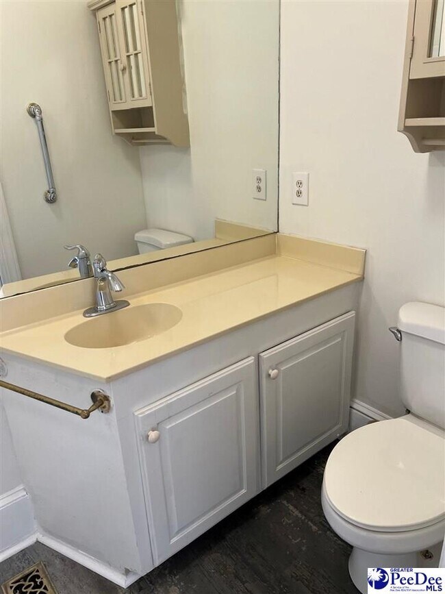 Building Photo - 500 W Pine St