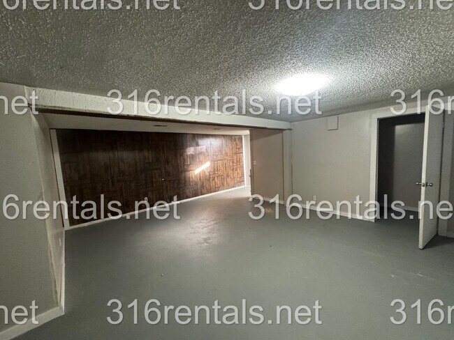 Building Photo - 1201 Hoch