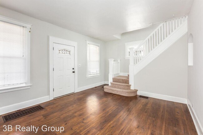 Foto del edificio - 3 br, 1 bath House - 3066 Glenmore Ave.
