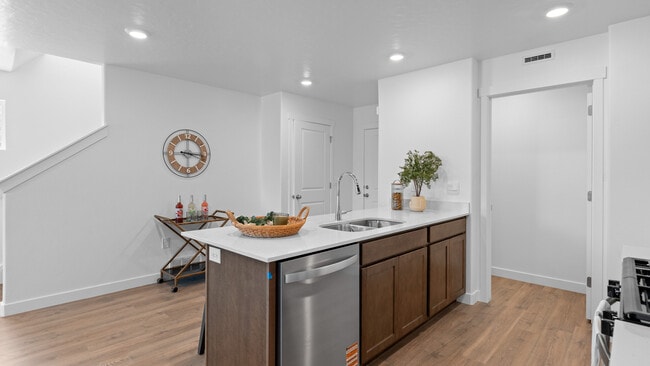 Building Photo - 1505 E 720 N