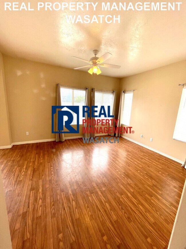 Building Photo - Beautiful Draper Townhome - Available Augu...