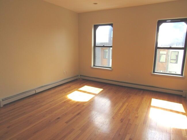 Building Photo - 6 Dorr St