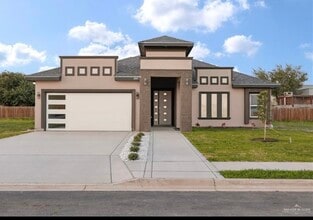 Building Photo - 3007 E Ebano St