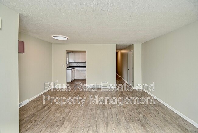 Foto del edificio - 593 Baldwin Rd