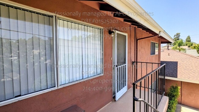 Photo - 1810 W Greenleaf Ave Apartment