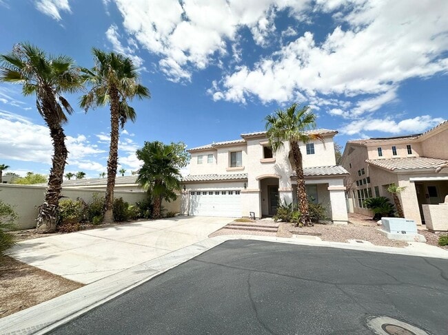 Building Photo - Stunning 2-story single-family house