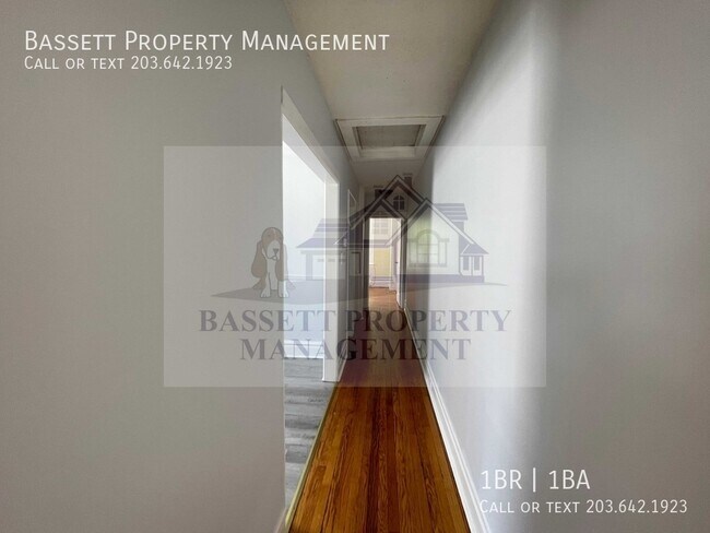 Foto del edificio - 24 Bradley Ave