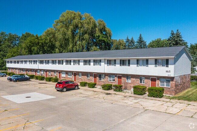 Seamless Accessibility with Ample Parking - Colony East Apartments