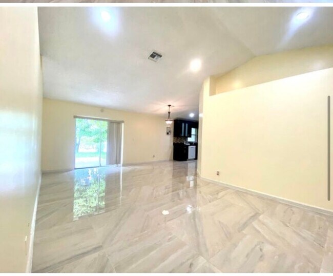 Foto del edificio - 5314 Blueberry Hill Ave