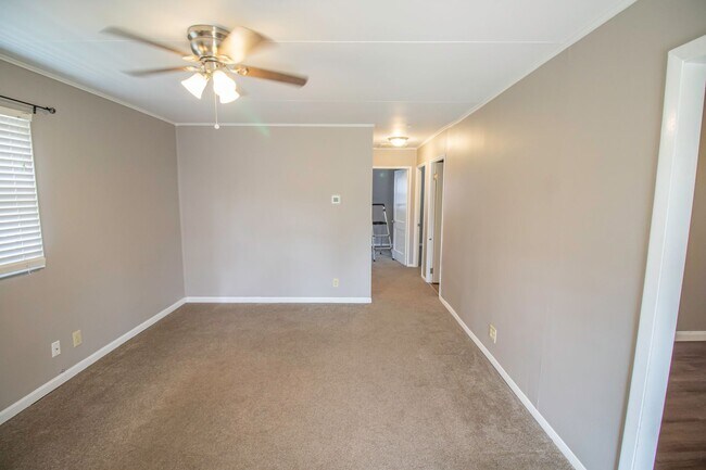 Foto del edificio - CENTRALLY LOCATED 2 BEDROOM HOME