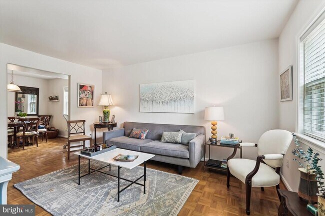 Foto del edificio - 6672 Hillandale Rd