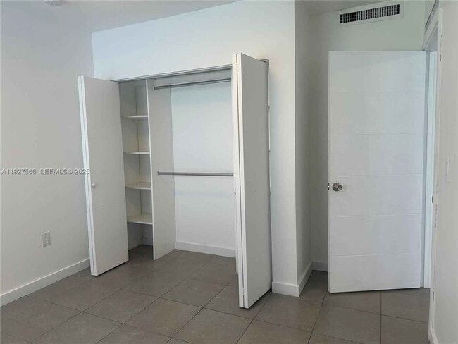 Building Photo - 2206 Simms St