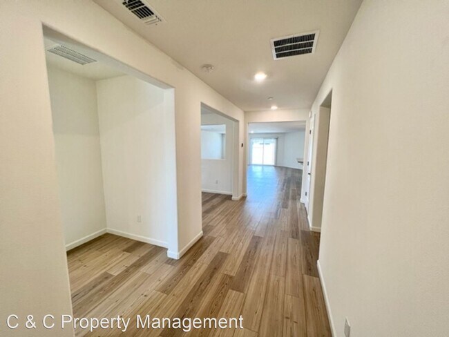 Foto del edificio - 3 br, 2 bath House - 6880 E Dwight Way
