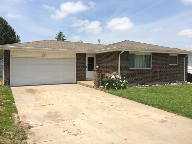 Building Photo - 3 Bedroom 2 Bathroom with 2 Car Garage