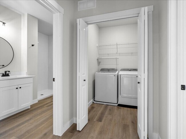 Foto del edificio - 8 Jaro Wy