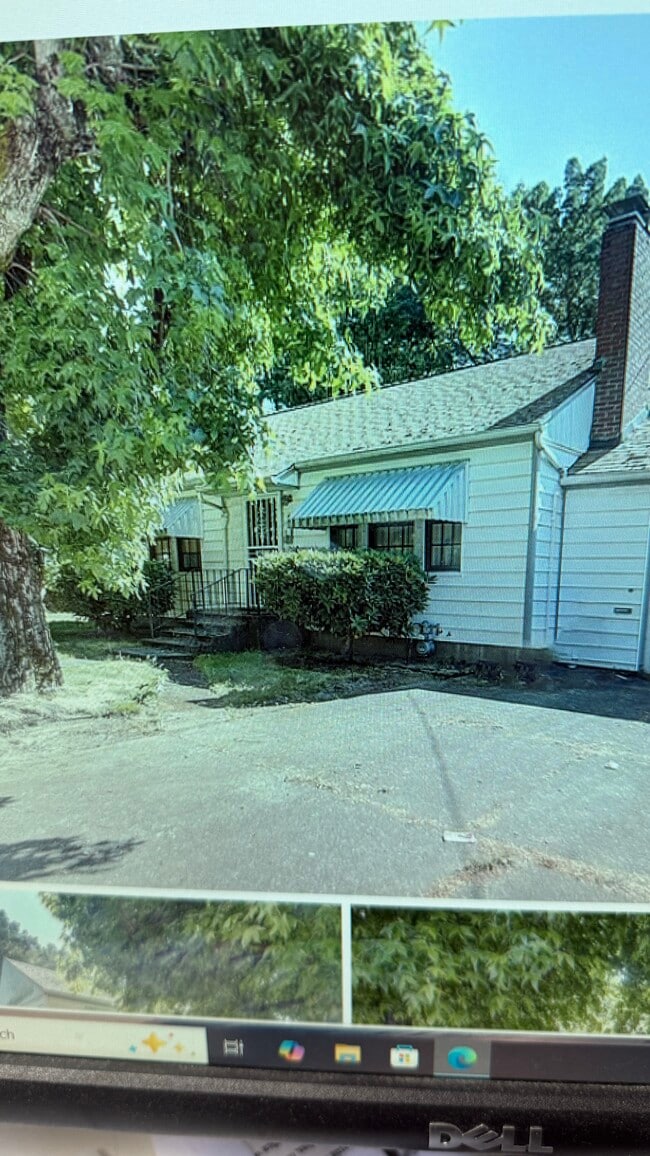 Building Photo - 4534 NE 82nd Ave