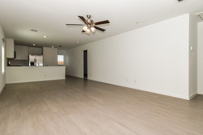 Foto del edificio - 1719 Crossbill St