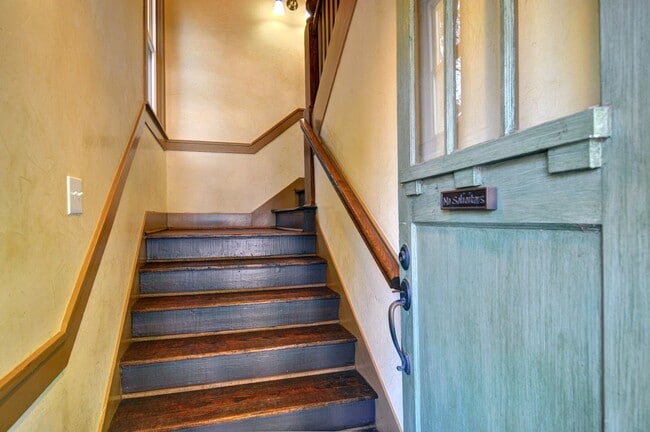 Building Photo - Storage in Arlington Heights