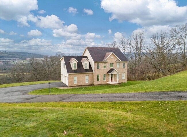 Foto del edificio - 65 Hillside Dr