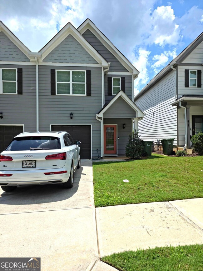 Building Photo - 430 Village Creek Dr SE