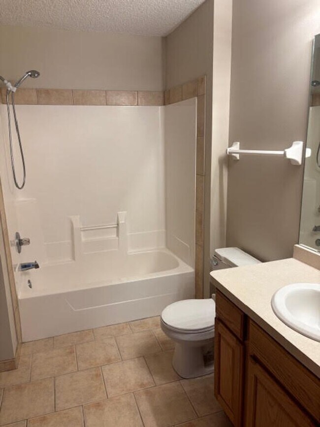 Foto del edificio - 2 Bedroom 2 Bath Townhome in Rogers!