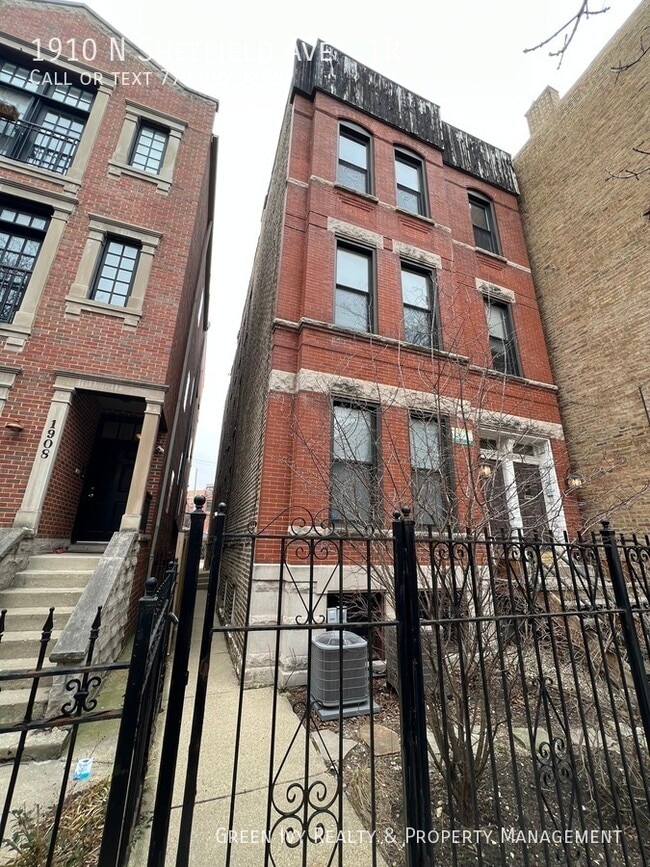 Building Photo - 1910 N Sheffield Ave