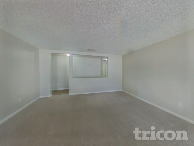 Building Photo - 7125 Beekman Lake Dr