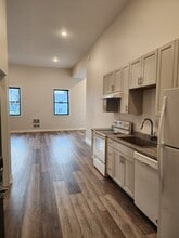 Building Photo - 121 Main St S