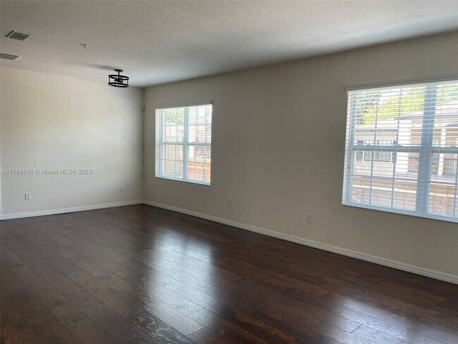 Foto del edificio - 3732 Seneca Club Loop