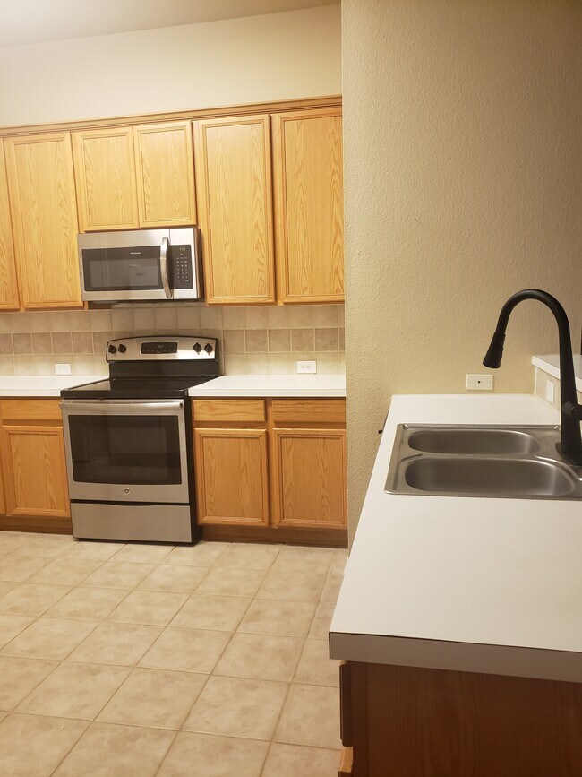 Foto del edificio - 3716 Hermalinda Dr