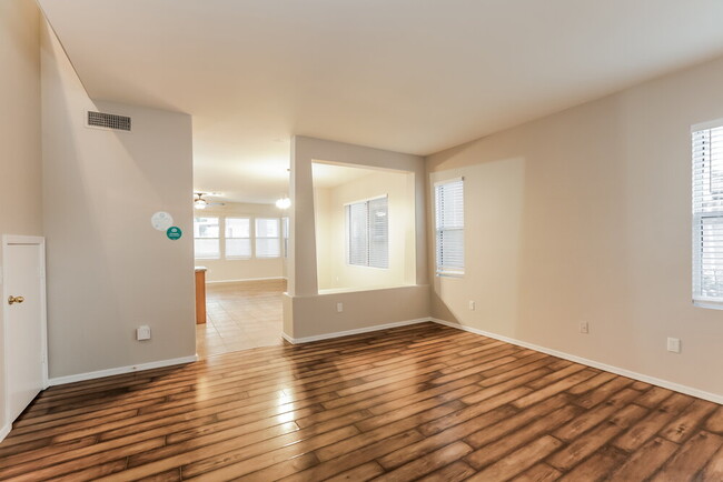Building Photo - 7005 S 40th Ln
