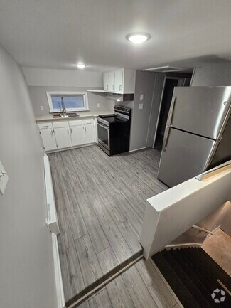 Building Photo - 244 Vandervoort St