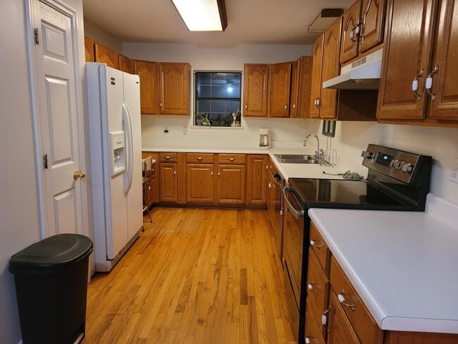 Building Photo - 331 Glenwood Dr