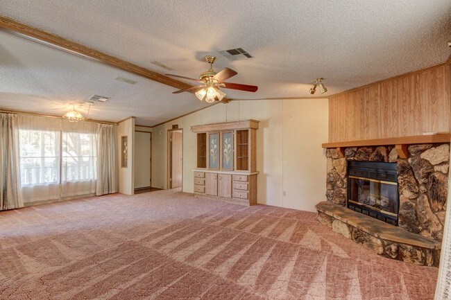Building Photo - 856 Wildflower Dr