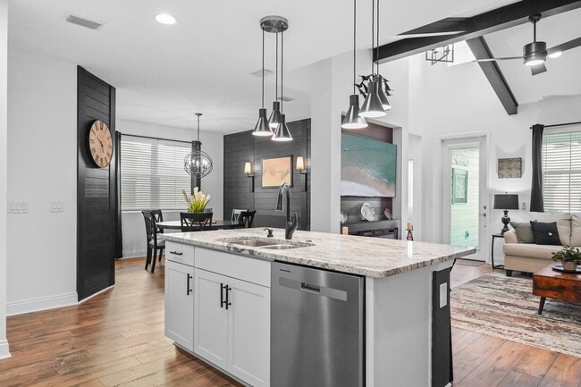 Building Photo - 8704 Sand dollar Dr