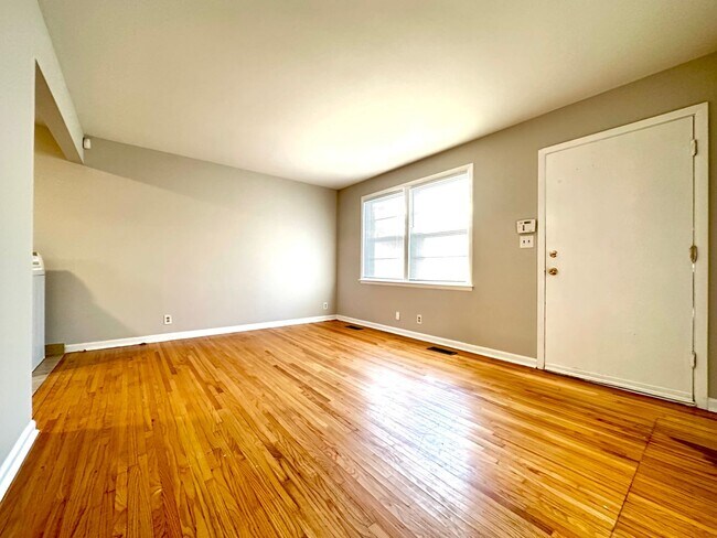 Building Photo - 1219 Poplar Street, Clarksville, TN 37040