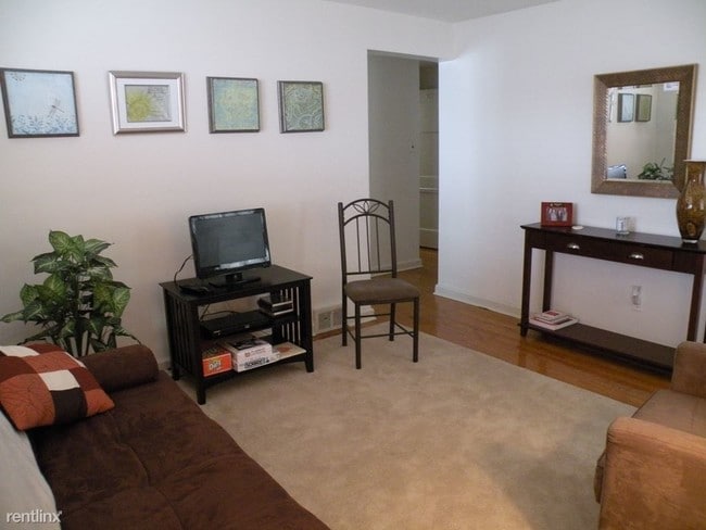 Building Photo - 18 Saint Albans Ave