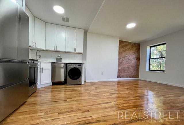 Foto del edificio - 2 bedroom in Brooklyn NY 11221