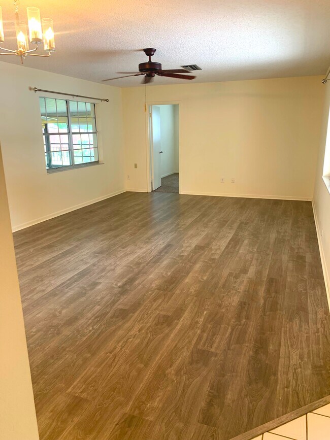 Foto del edificio - 9408 River Rd