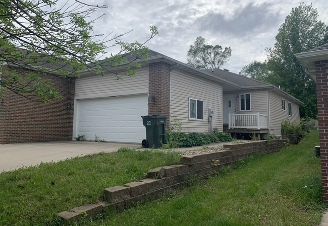 Building Photo - 3314 Emerald Dr