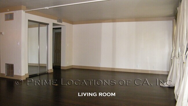 Foto del edificio - Experience Downtown Living with this upgra...