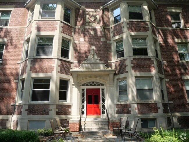 Building Photo - 13 Beals St
