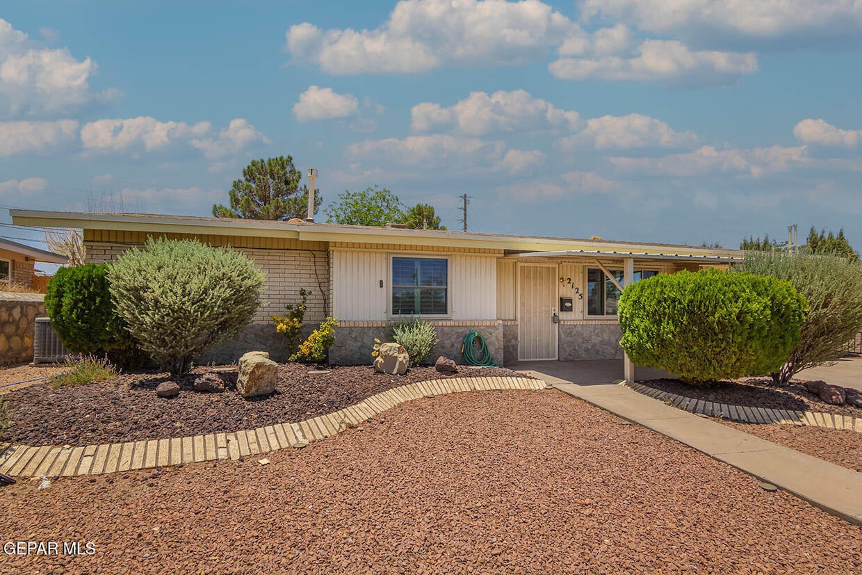 Primary Photo - 2125 Pacheco Dr