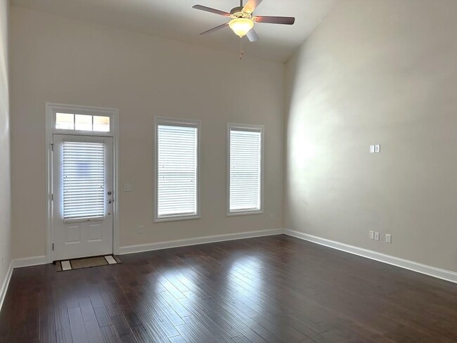 Foto del edificio - 7940 Pierpoint Ln