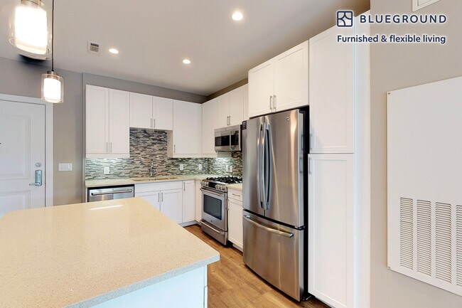 Foto del edificio - 240 E Shore Rd