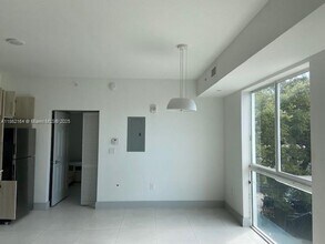 Building Photo - 519 SW 5th Ave